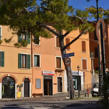Taverna 招待所
